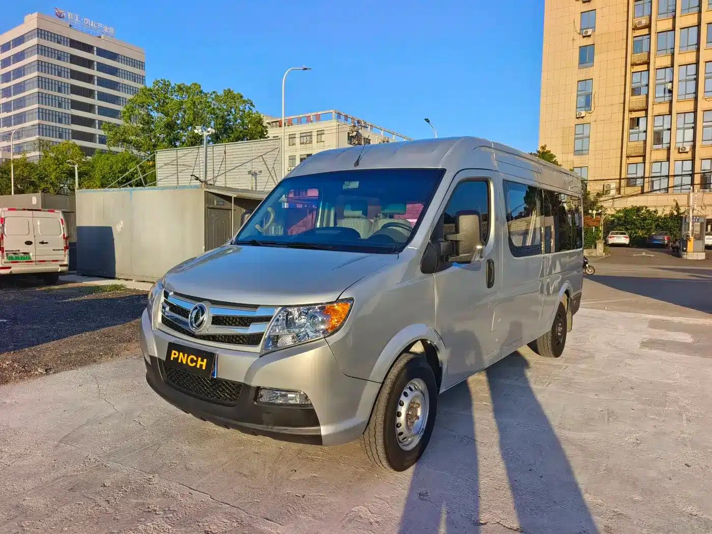 Yufeng 2020 2.5T V9 Logistics Van, Long Wheelbase, Medium Roof, 6-9 Seats, National V Emission Standard ZD25 — миниатюра 1