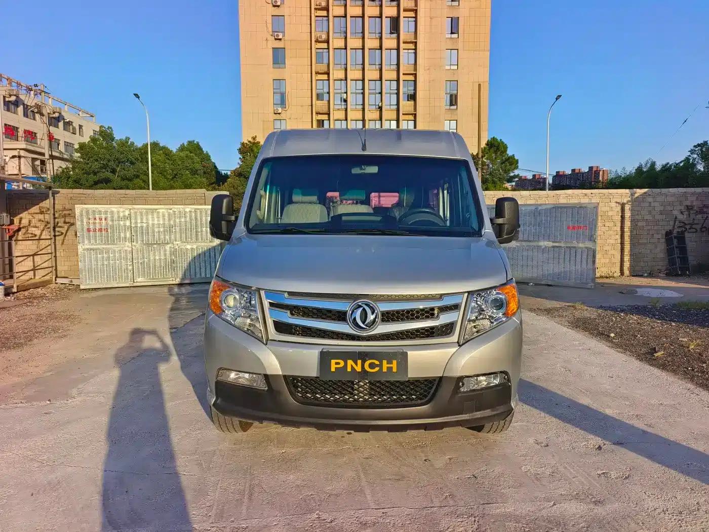 Yufeng 2020 2.5T V9 Logistics Van, Long Wheelbase, Medium Roof, 6-9 Seats, National V Emission Standard ZD25 — миниатюра 2