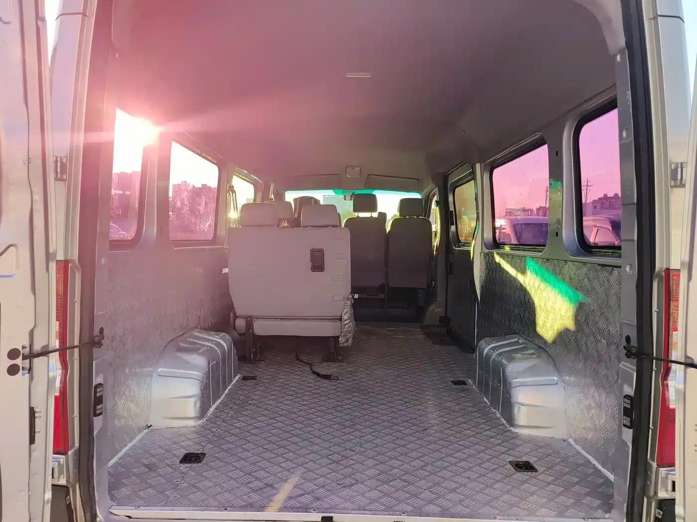 Yufeng 2020 2.5T V9 Logistics Van, Long Wheelbase, Medium Roof, 6-9 Seats, National V Emission Standard ZD25 — миниатюра 12