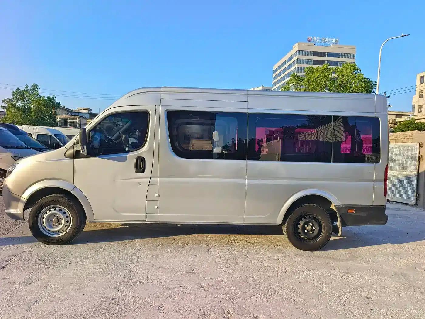 Yufeng 2020 2.5T V9 Logistics Van, Long Wheelbase, Medium Roof, 6-9 Seats, National V Emission Standard ZD25 — миниатюра 14