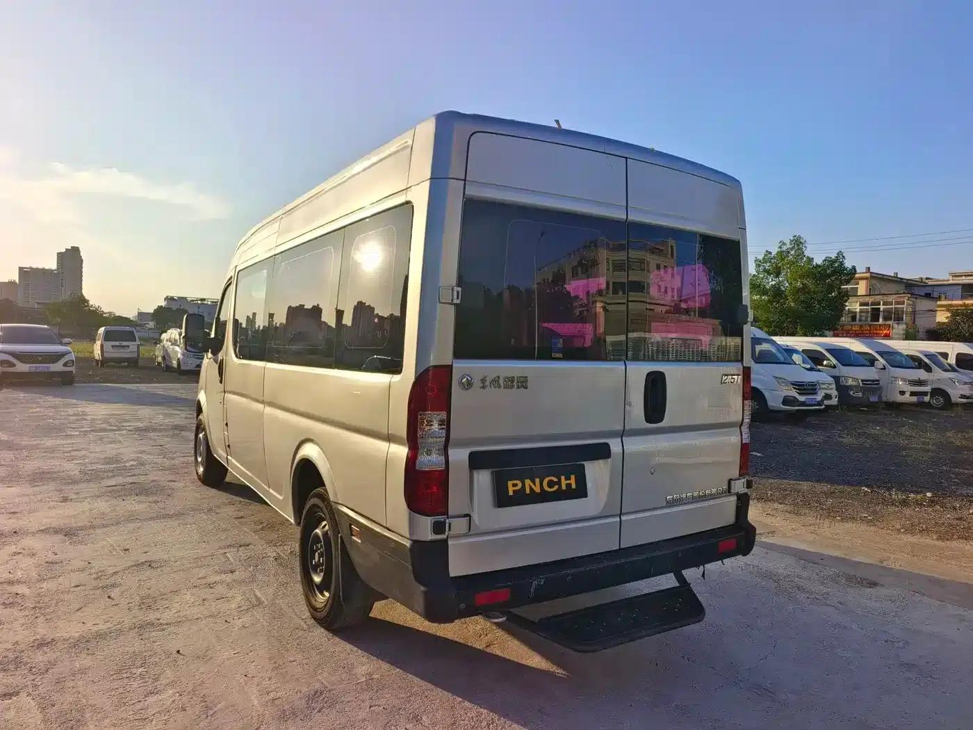 Yufeng 2020 2.5T V9 Logistics Van, Long Wheelbase, Medium Roof, 6-9 Seats, National V Emission Standard ZD25 — миниатюра 15