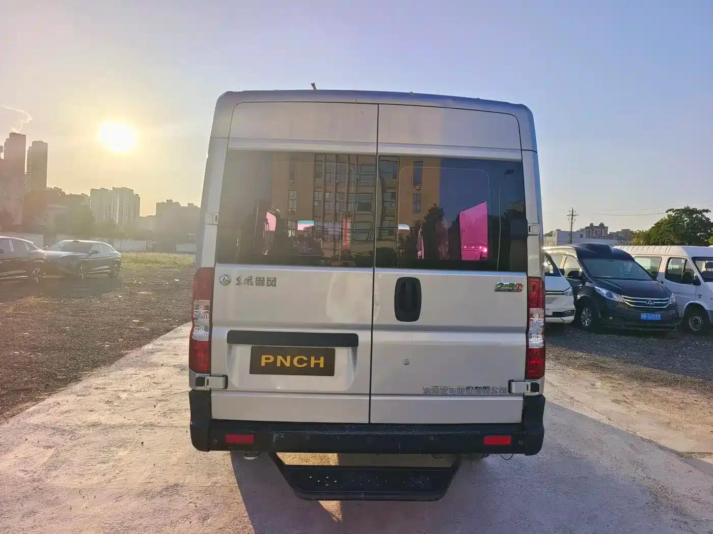 Yufeng 2020 2.5T V9 Logistics Van, Long Wheelbase, Medium Roof, 6-9 Seats, National V Emission Standard ZD25 — миниатюра 16