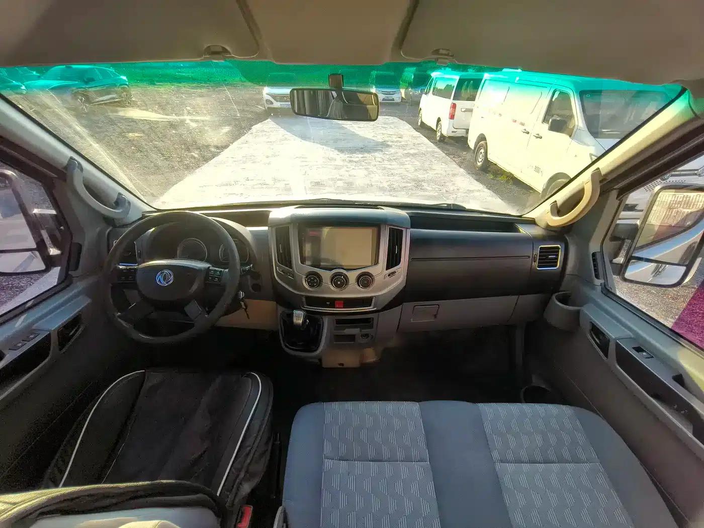 Yufeng 2020 2.5T V9 Logistics Van, Long Wheelbase, Medium Roof, 6-9 Seats, National V Emission Standard ZD25 — миниатюра 6