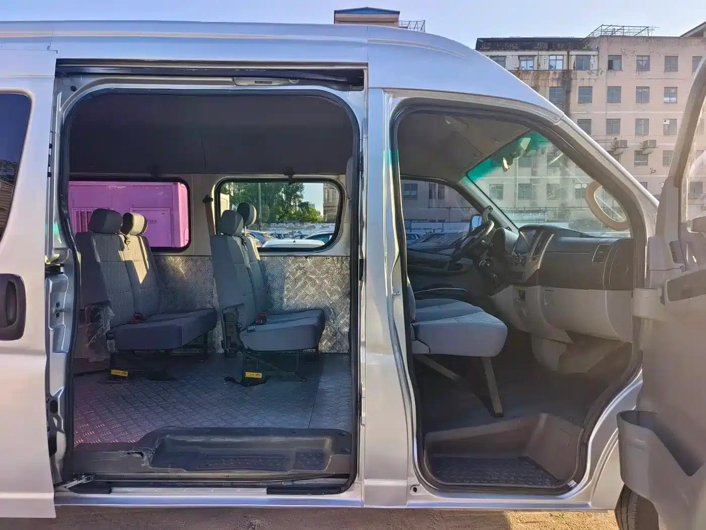Yufeng 2020 2.5T V9 Logistics Van, Long Wheelbase, Medium Roof, 6-9 Seats, National V Emission Standard ZD25 — миниатюра 7