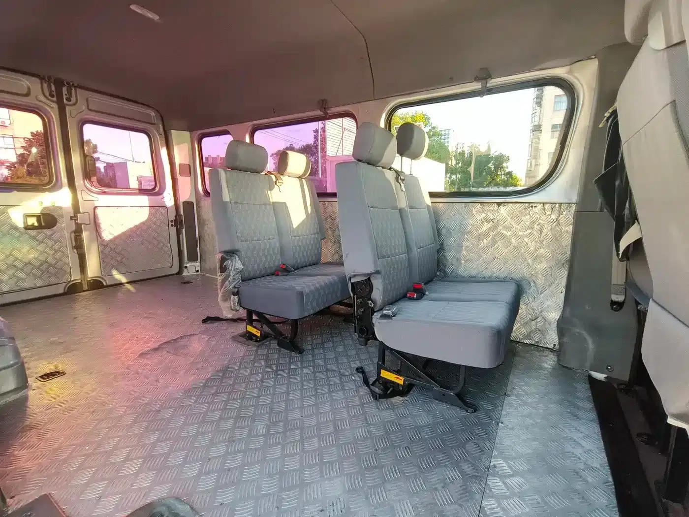 Yufeng 2020 2.5T V9 Logistics Van, Long Wheelbase, Medium Roof, 6-9 Seats, National V Emission Standard ZD25 — миниатюра 8