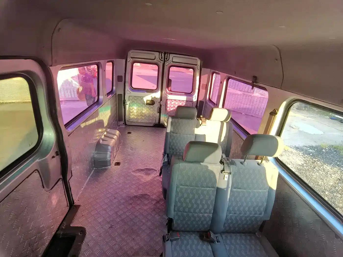 Yufeng 2020 2.5T V9 Logistics Van, Long Wheelbase, Medium Roof, 6-9 Seats, National V Emission Standard ZD25 — миниатюра 9