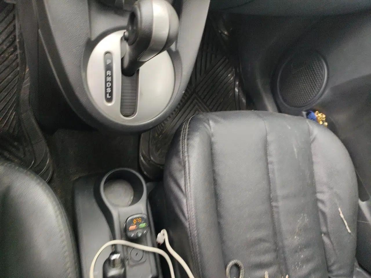 Mazda 2 2011 Xuan Dong 1.5L Automatic Luxury Edition — миниатюра 15