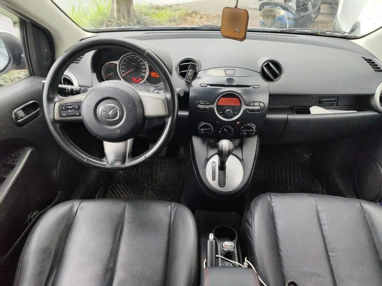Mazda 2 2011 Xuan Dong 1.5L Automatic Luxury Edition — миниатюра 10