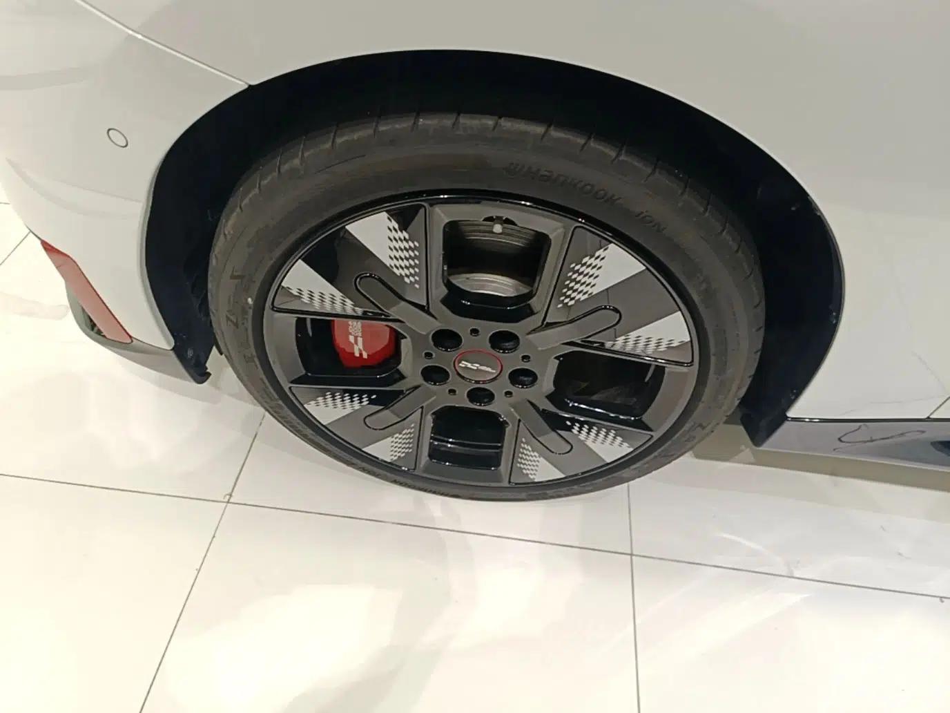 MINI Electric COOPER JCW 2025 JOHN COOPER WORKS — миниатюра 8