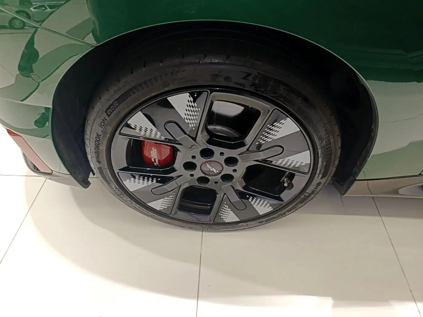 MINI Electric COOPER JCW 2025 JOHN COOPER WORKS — миниатюра 8