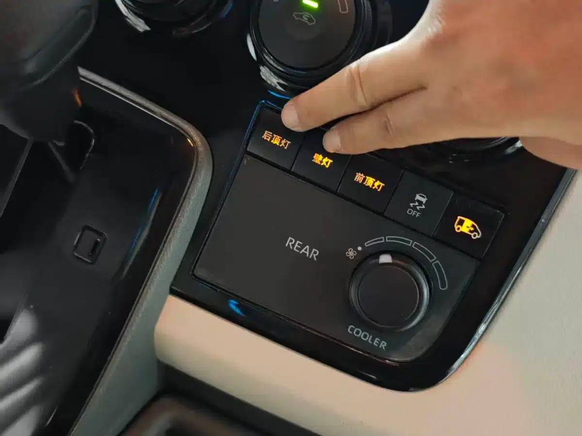 2022 HIACE 3.5L Middle East Edition — миниатюра 5