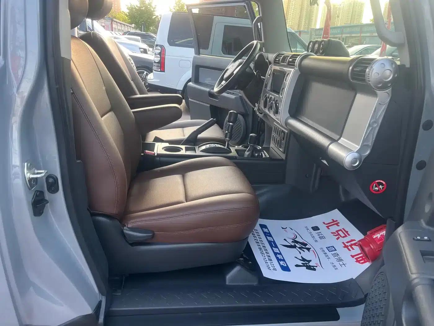 2019 FJ Cruiser 4.0L Dual Airbags, Dual Fuel Tanks, Air Pump Middle East Version — миниатюра 11