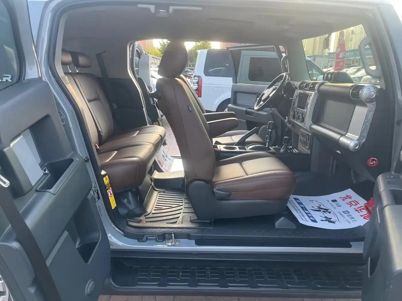 2019 FJ Cruiser 4.0L Dual Airbags, Dual Fuel Tanks, Air Pump Middle East Version — миниатюра 12