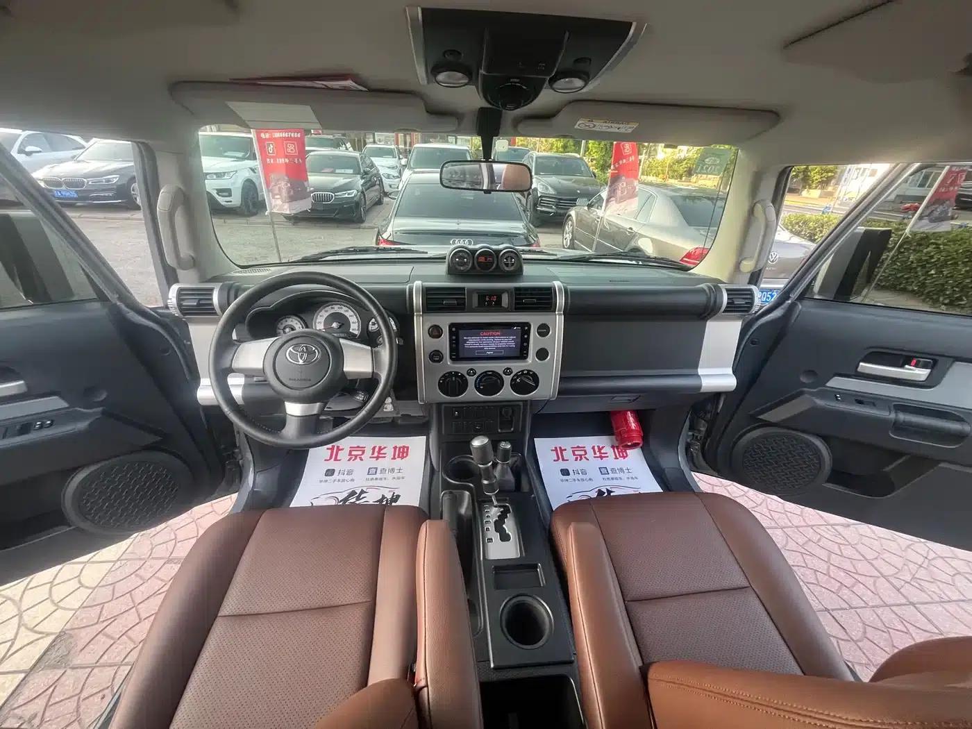 2019 FJ Cruiser 4.0L Dual Airbags, Dual Fuel Tanks, Air Pump Middle East Version — миниатюра 13