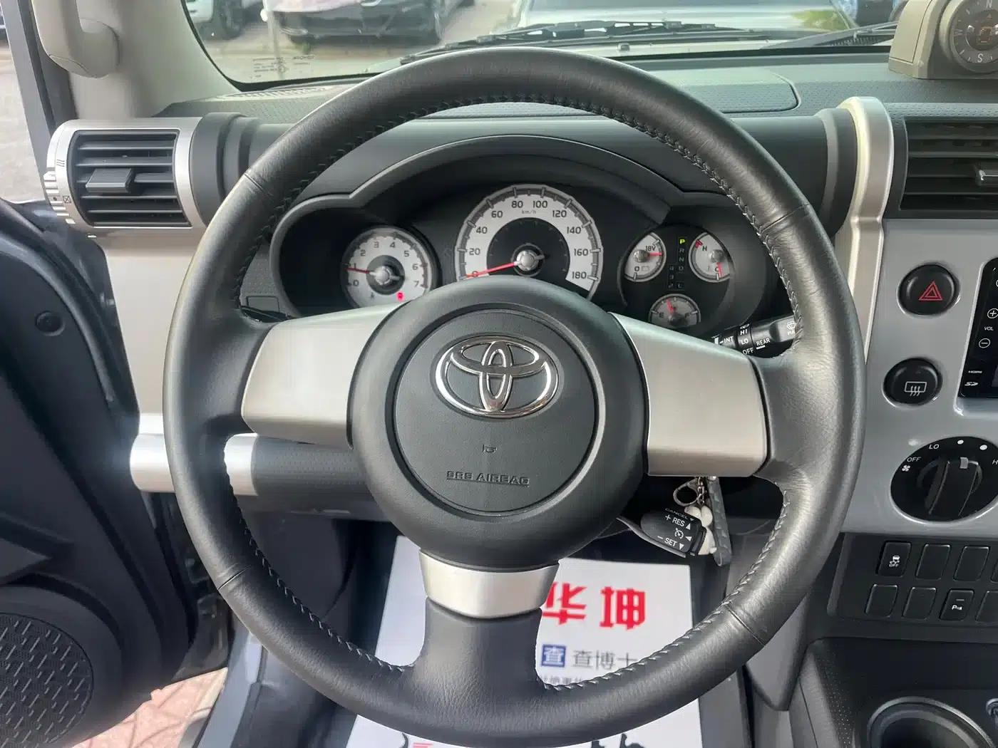 2019 FJ Cruiser 4.0L Dual Airbags, Dual Fuel Tanks, Air Pump Middle East Version — миниатюра 14