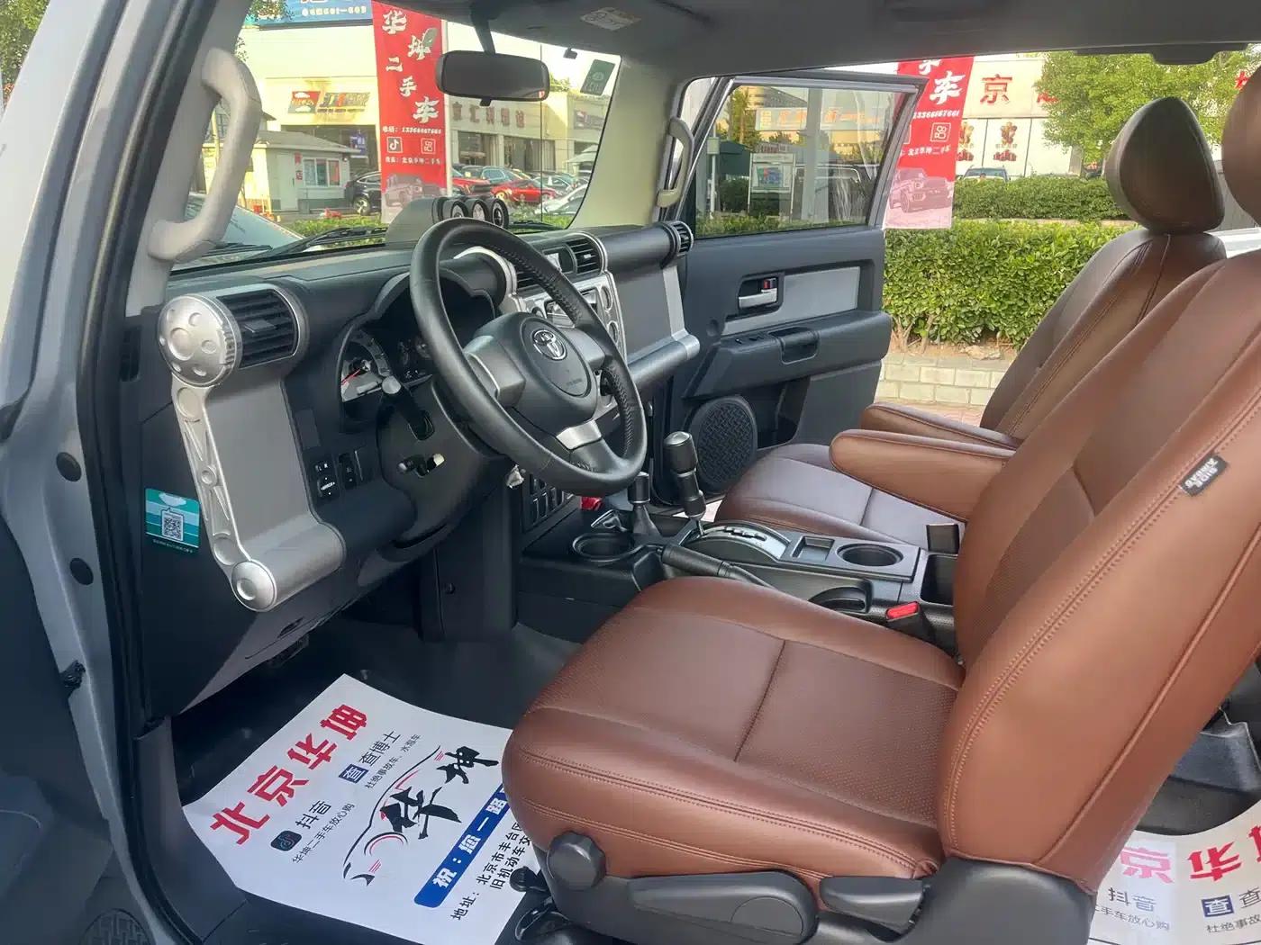 2019 FJ Cruiser 4.0L Dual Airbags, Dual Fuel Tanks, Air Pump Middle East Version — миниатюра 19