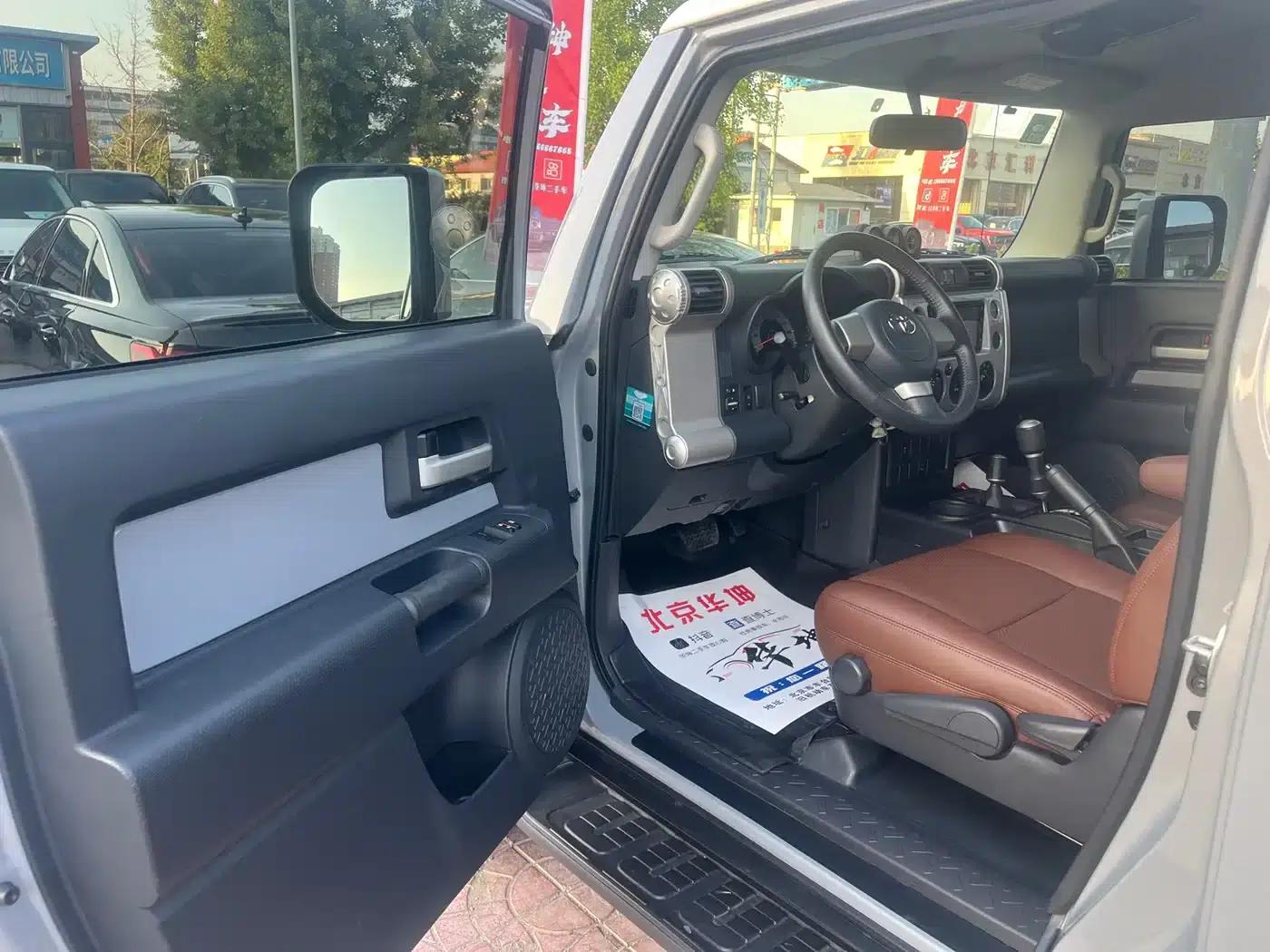 2019 FJ Cruiser 4.0L Dual Airbags, Dual Fuel Tanks, Air Pump Middle East Version — миниатюра 3