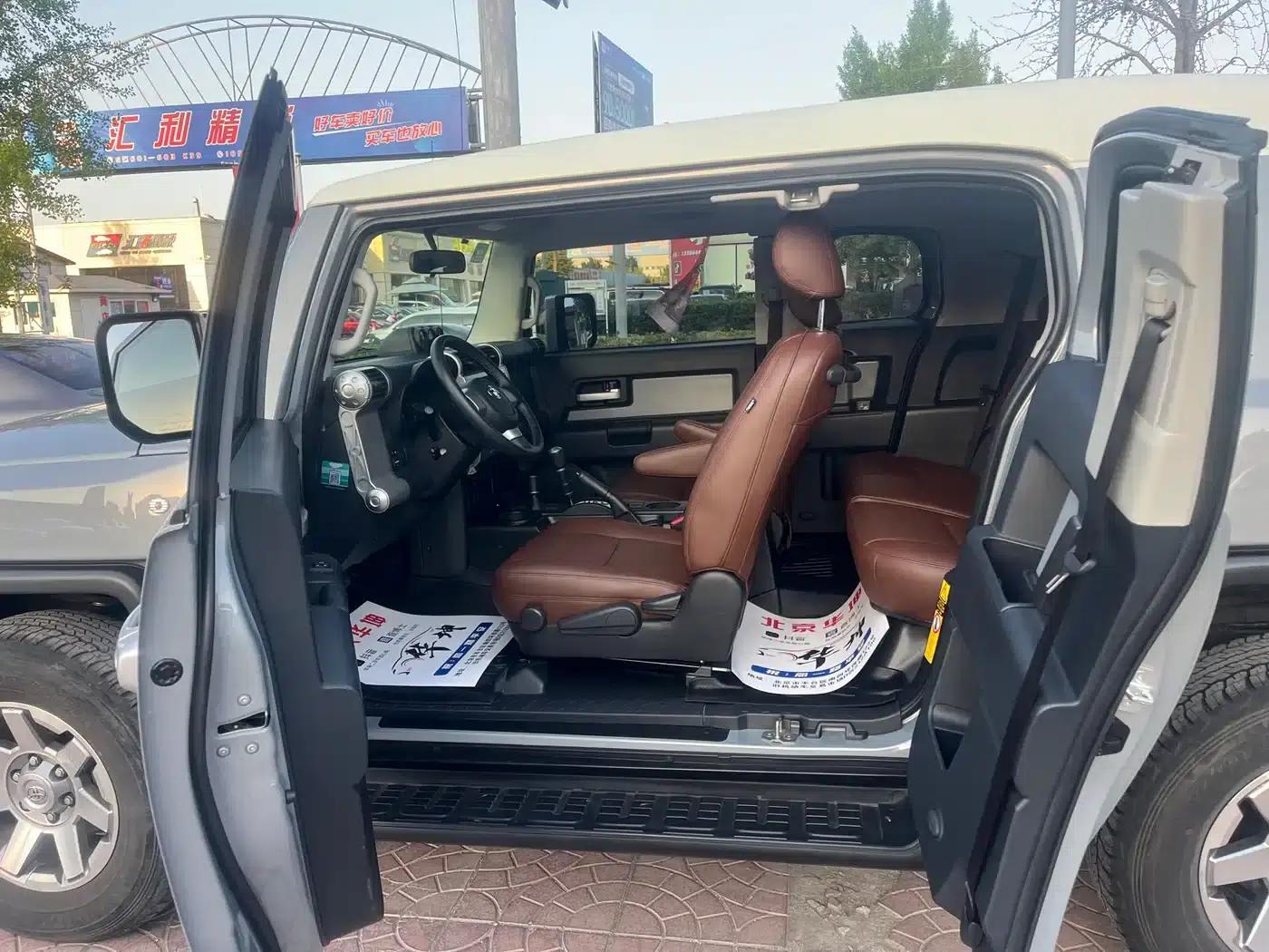 2019 FJ Cruiser 4.0L Dual Airbags, Dual Fuel Tanks, Air Pump Middle East Version — миниатюра 4