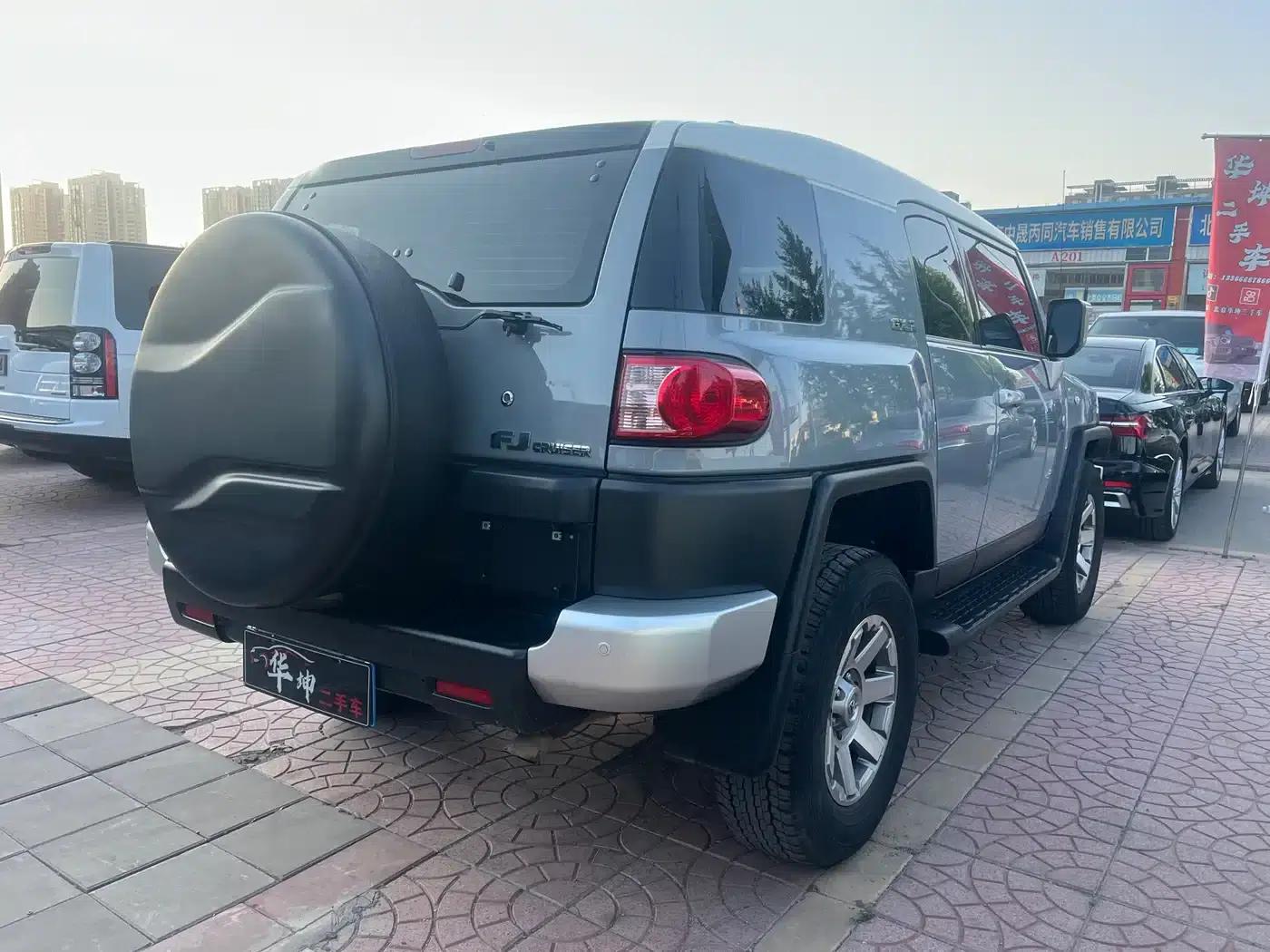 2019 FJ Cruiser 4.0L Dual Airbags, Dual Fuel Tanks, Air Pump Middle East Version — миниатюра 5