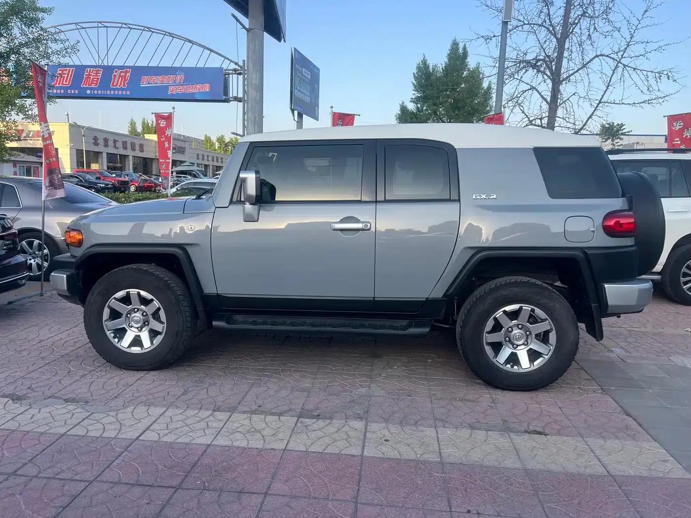 2019 FJ Cruiser 4.0L Dual Airbags, Dual Fuel Tanks, Air Pump Middle East Version — миниатюра 6