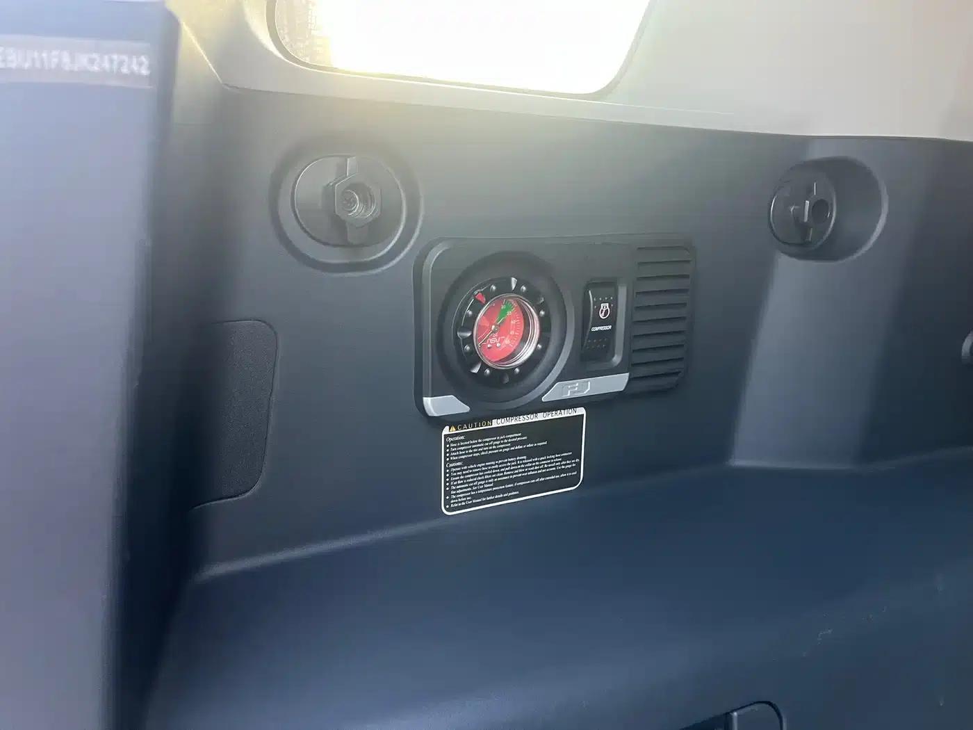 2019 FJ Cruiser 4.0L Dual Airbags, Dual Fuel Tanks, Air Pump Middle East Version — миниатюра 10