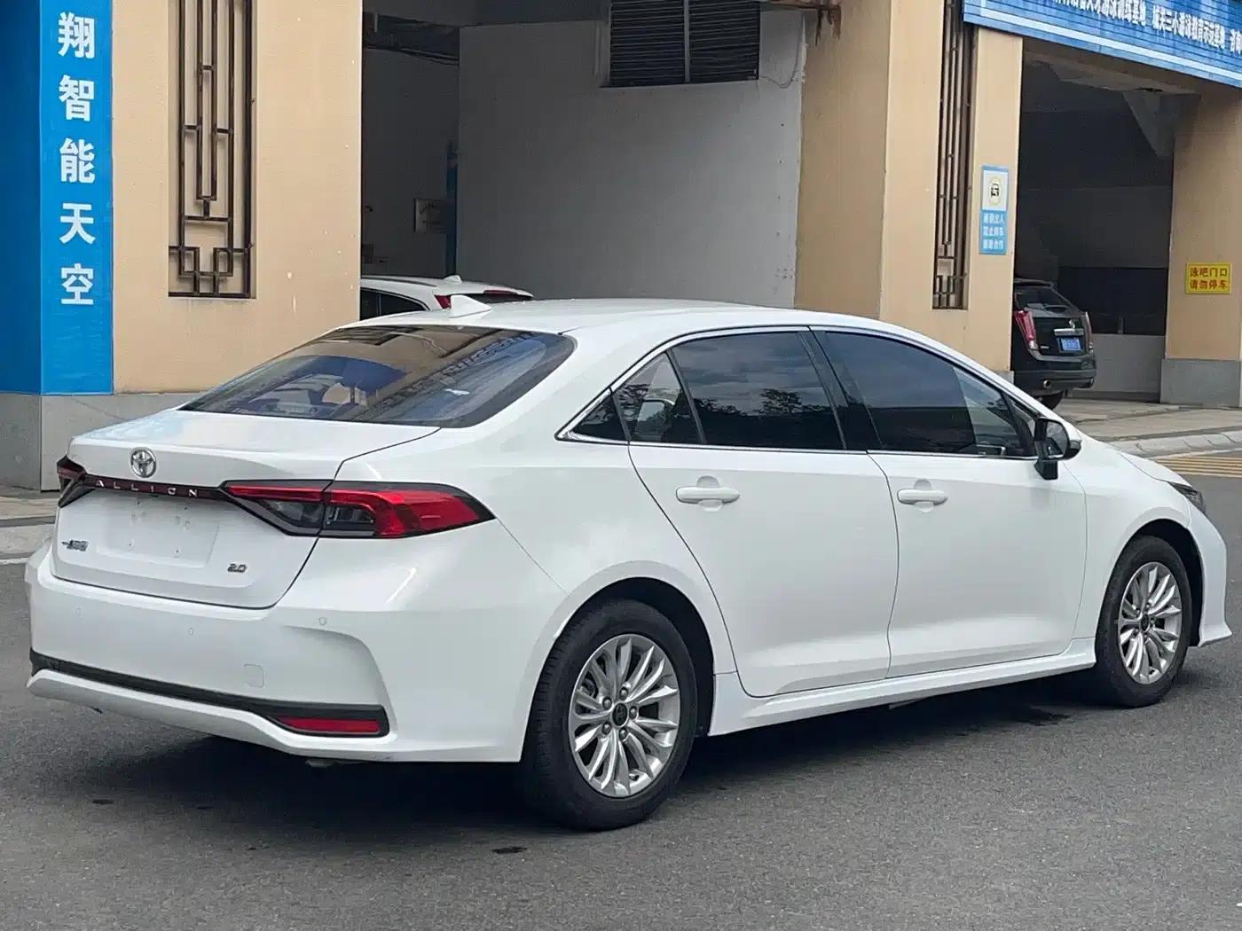 2023 Avalon 2.0L Elite Edition — миниатюра 4