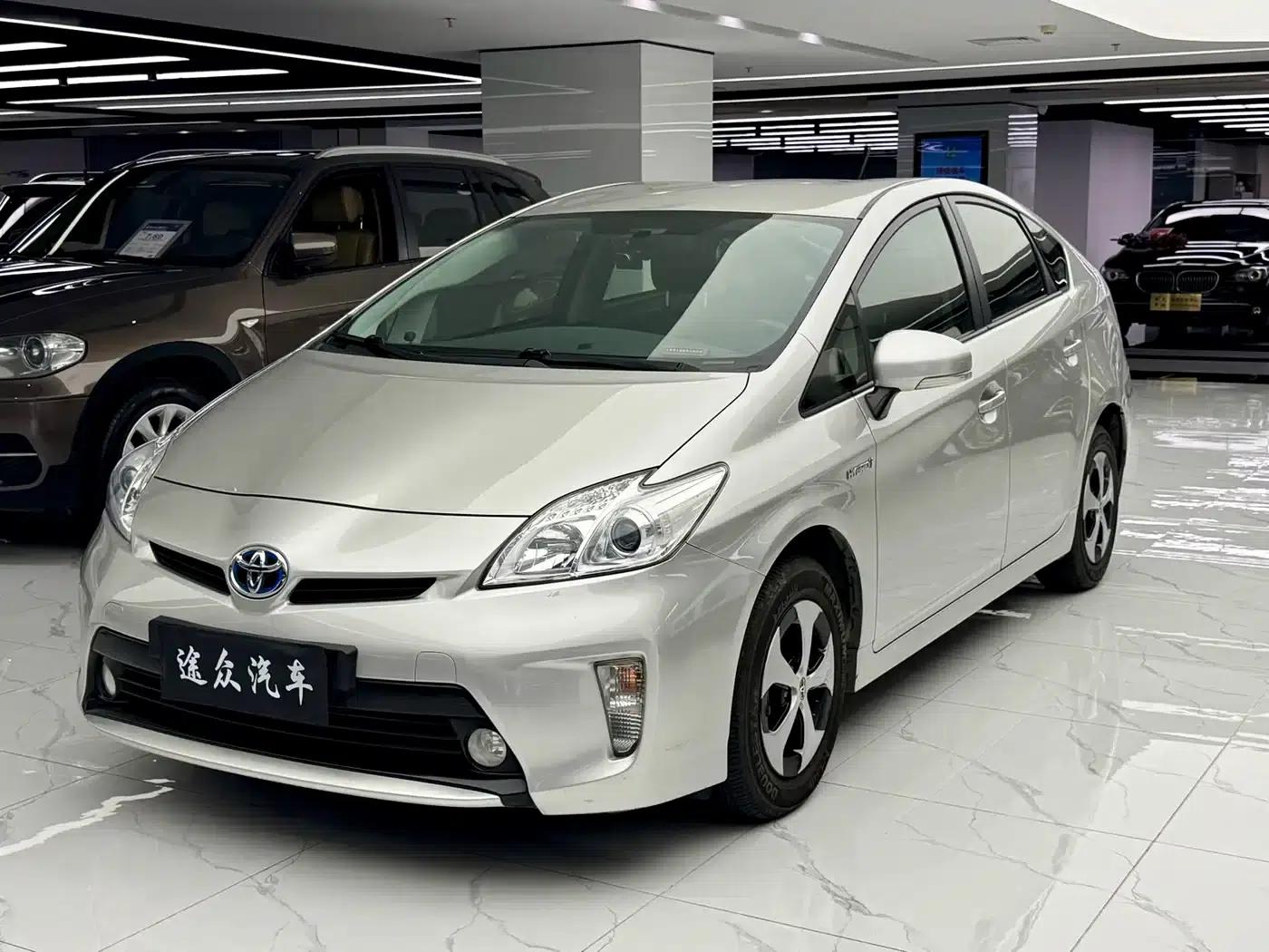 2012 Prius 1.8L Luxury Edition — миниатюра 1