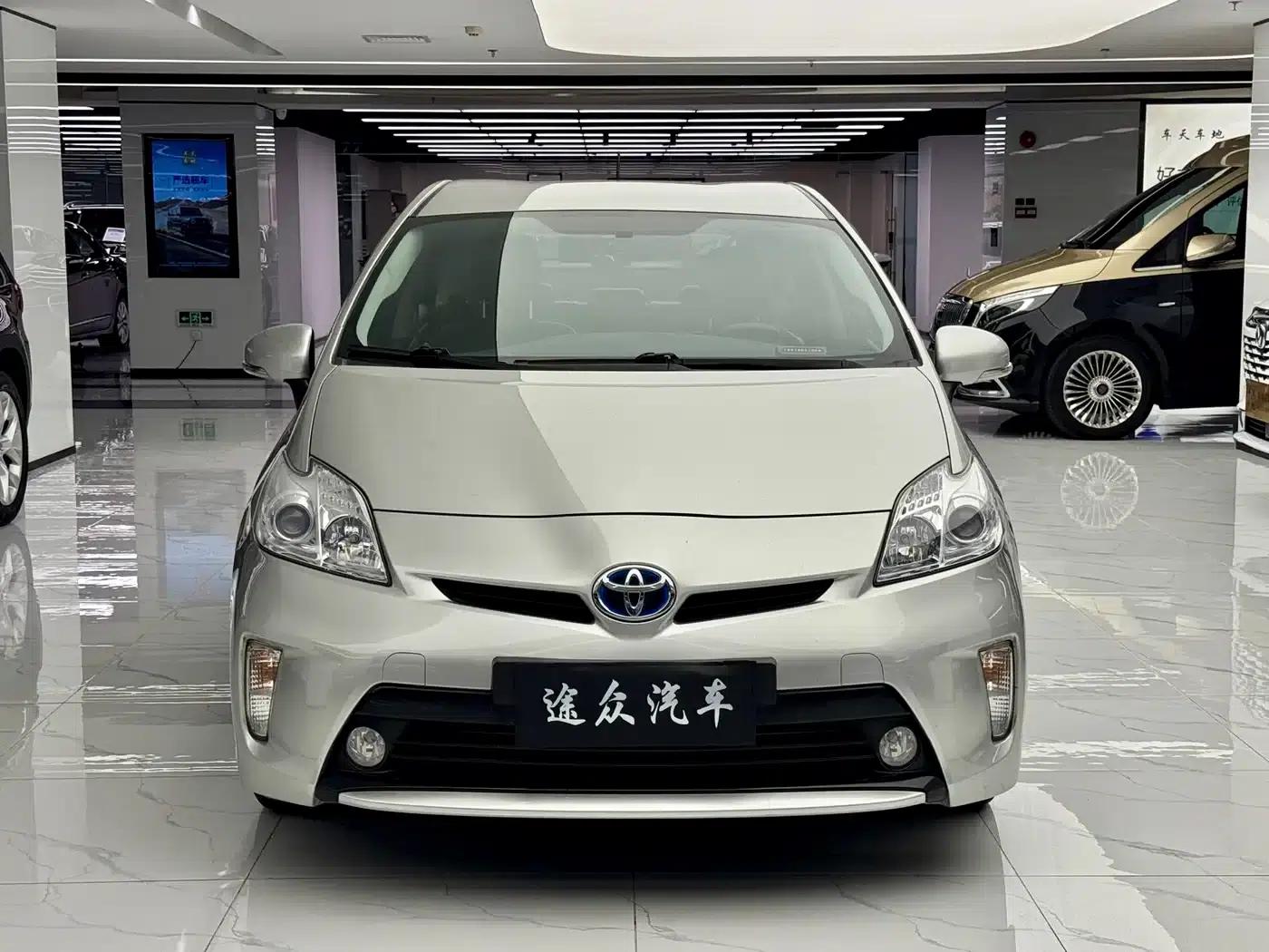 2012 Prius 1.8L Luxury Edition — миниатюра 2