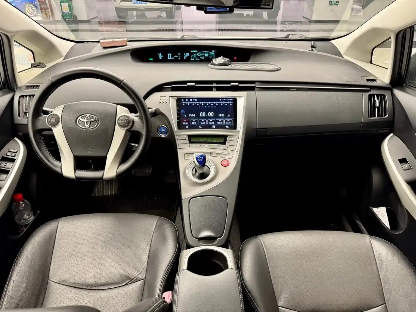 2012 Prius 1.8L Luxury Edition — миниатюра 11