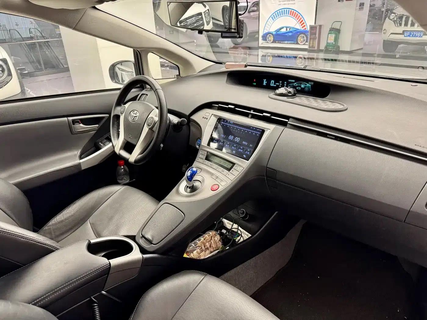 2012 Prius 1.8L Luxury Edition — миниатюра 12