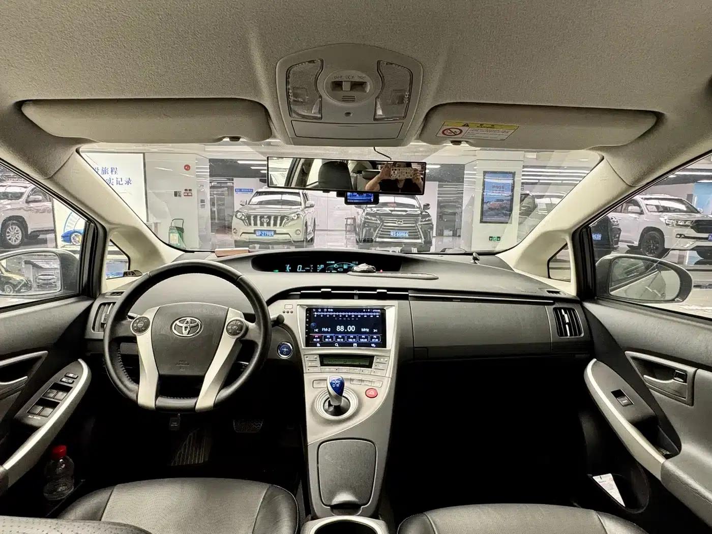 2012 Prius 1.8L Luxury Edition — миниатюра 14