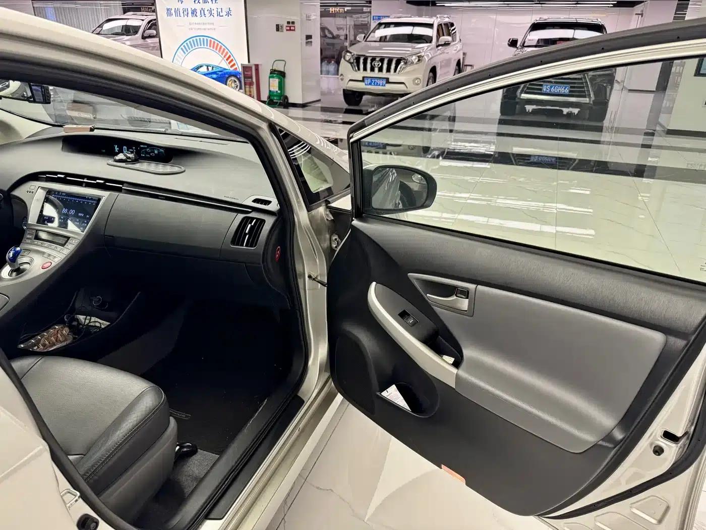 2012 Prius 1.8L Luxury Edition — миниатюра 15