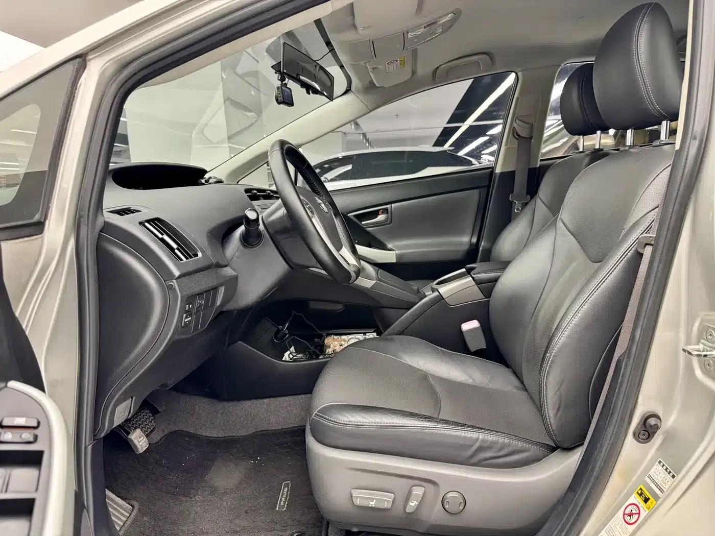 2012 Prius 1.8L Luxury Edition — миниатюра 16