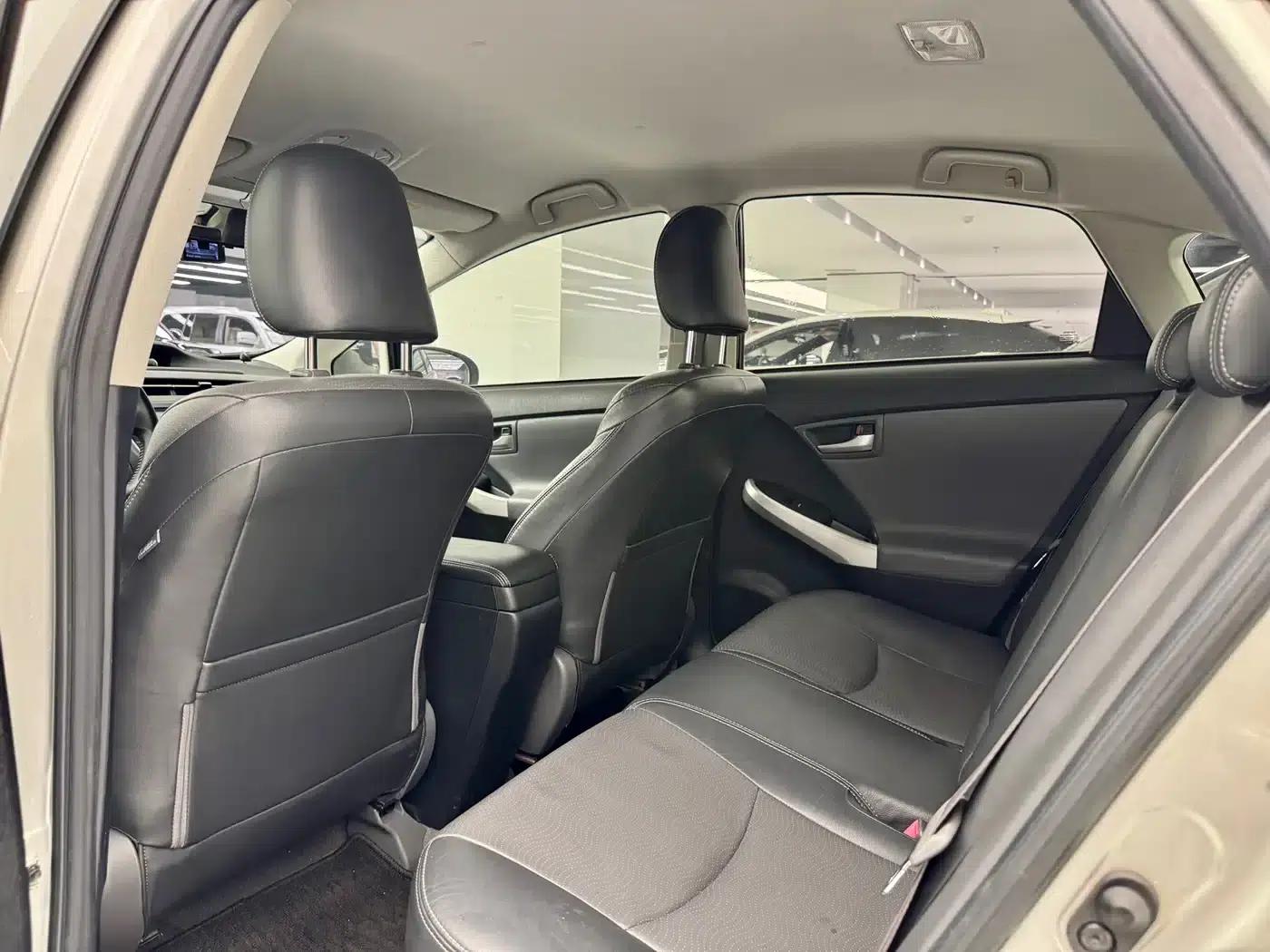 2012 Prius 1.8L Luxury Edition — миниатюра 19