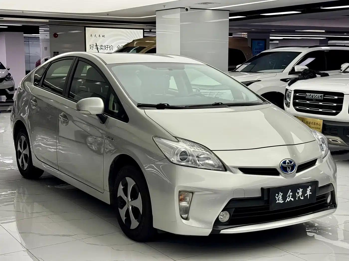 2012 Prius 1.8L Luxury Edition — миниатюра 3