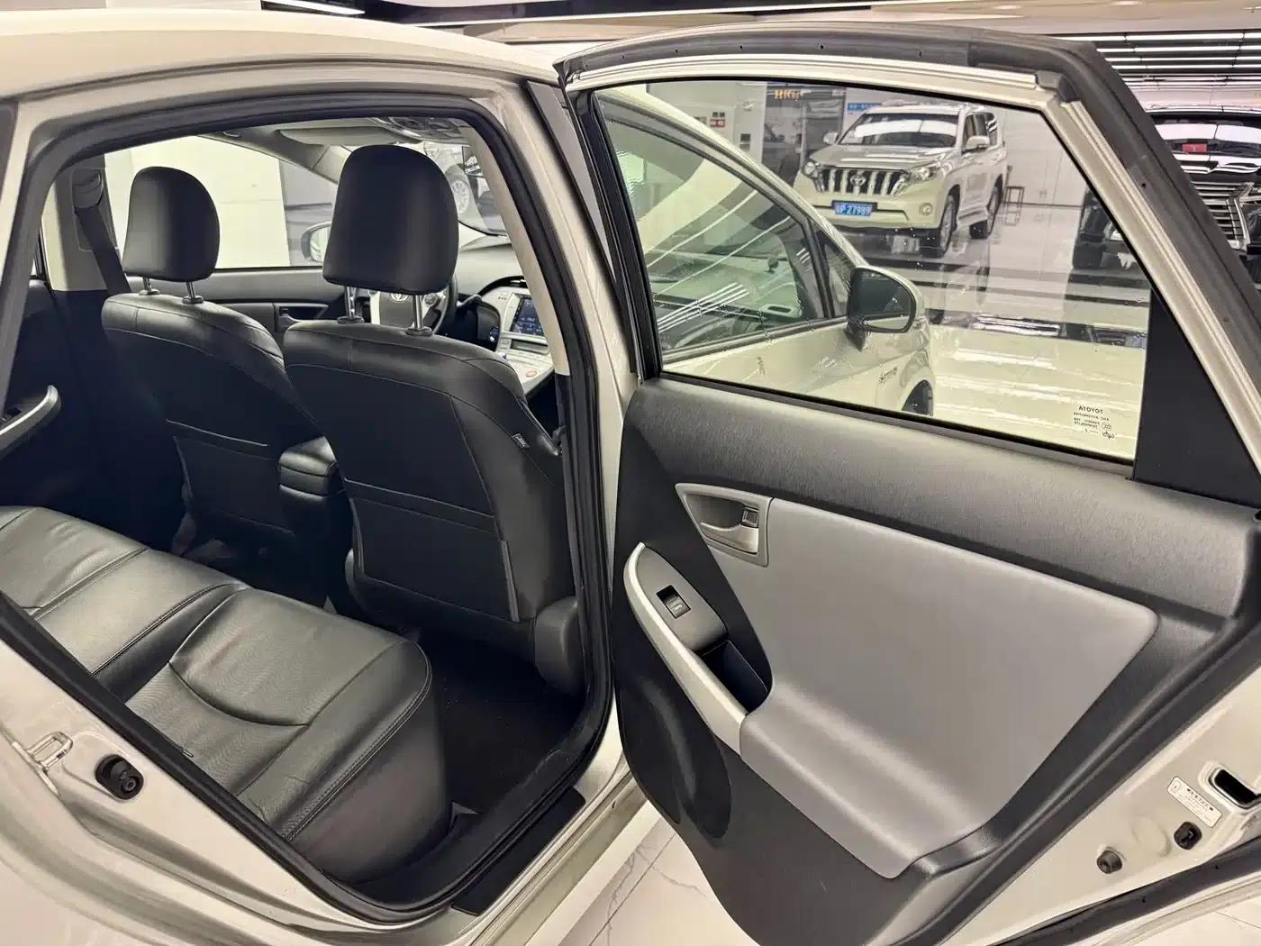 2012 Prius 1.8L Luxury Edition — миниатюра 21