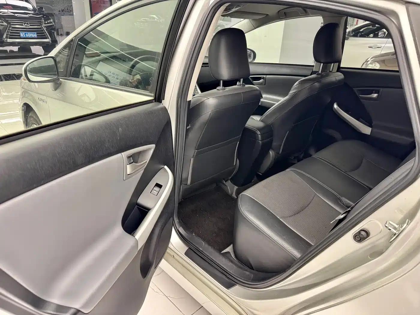 2012 Prius 1.8L Luxury Edition — миниатюра 22