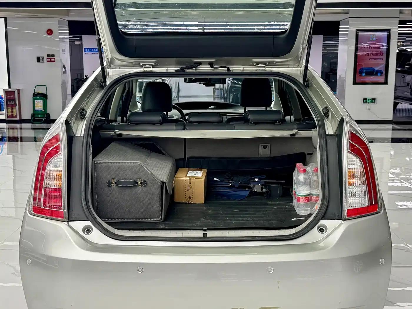 2012 Prius 1.8L Luxury Edition — миниатюра 24