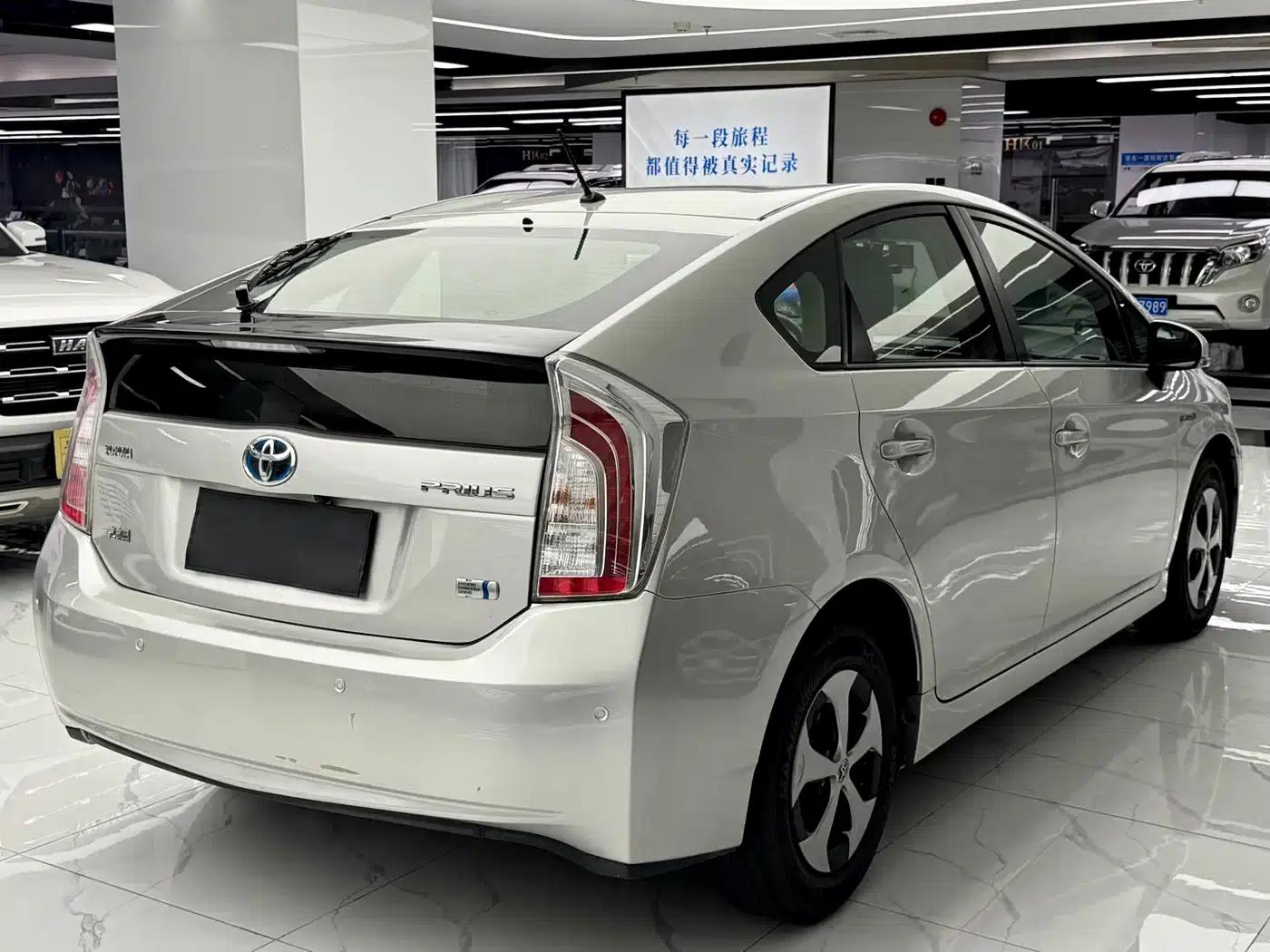 2012 Prius 1.8L Luxury Edition — миниатюра 4