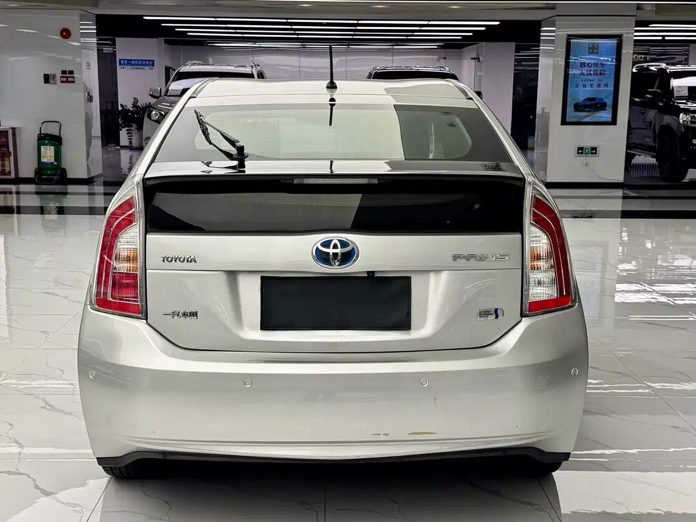 2012 Prius 1.8L Luxury Edition — миниатюра 5