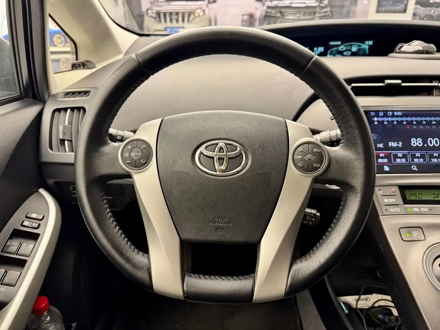 2012 Prius 1.8L Luxury Edition — миниатюра 8