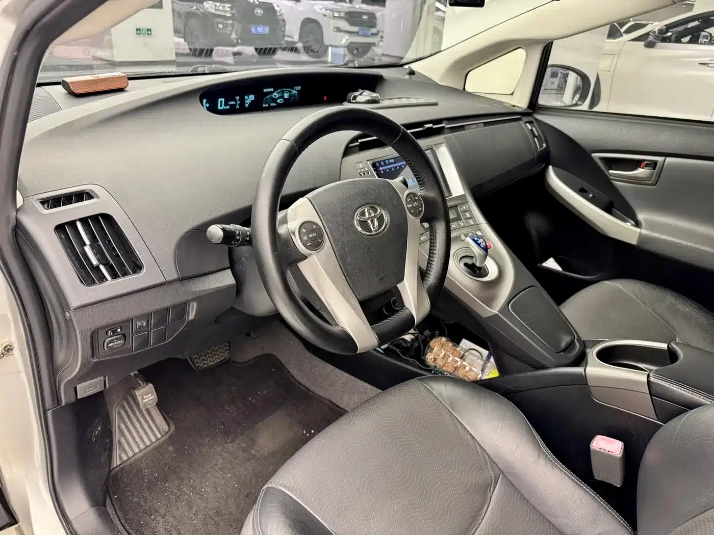 2012 Prius 1.8L Luxury Edition — миниатюра 10