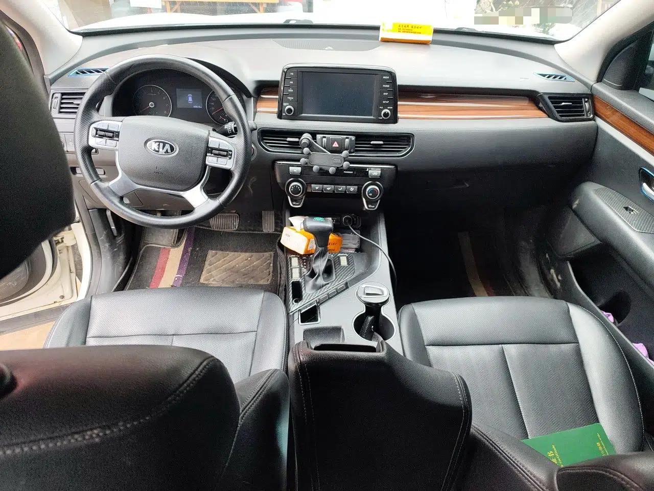 Kia KX7 2017 2.0L Automatic 2WD GLS 5-Seater — миниатюра 10