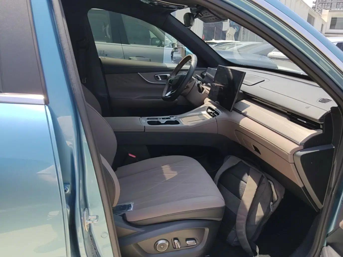 Chery Tiggo 8 PLUS C-DM 2025 1.5T 116 km Prestige Version 5 Seats — миниатюра 23