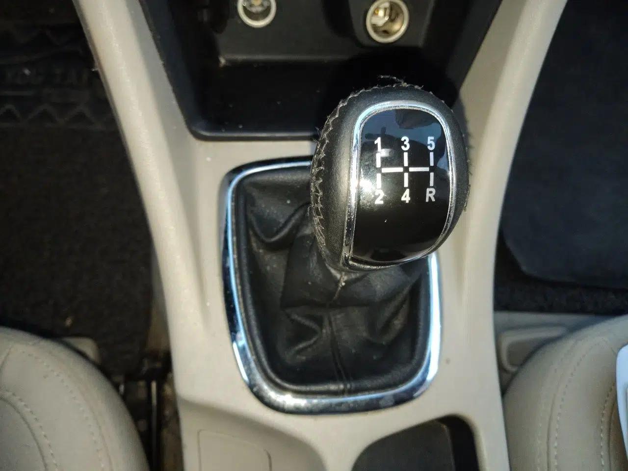 Chery Arrizo 7 2015 1.6L Manual Zhi Ling Edition — миниатюра 15