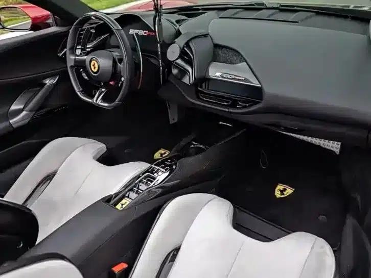 SF90 2021 3.9T V8 Spider — миниатюра 2