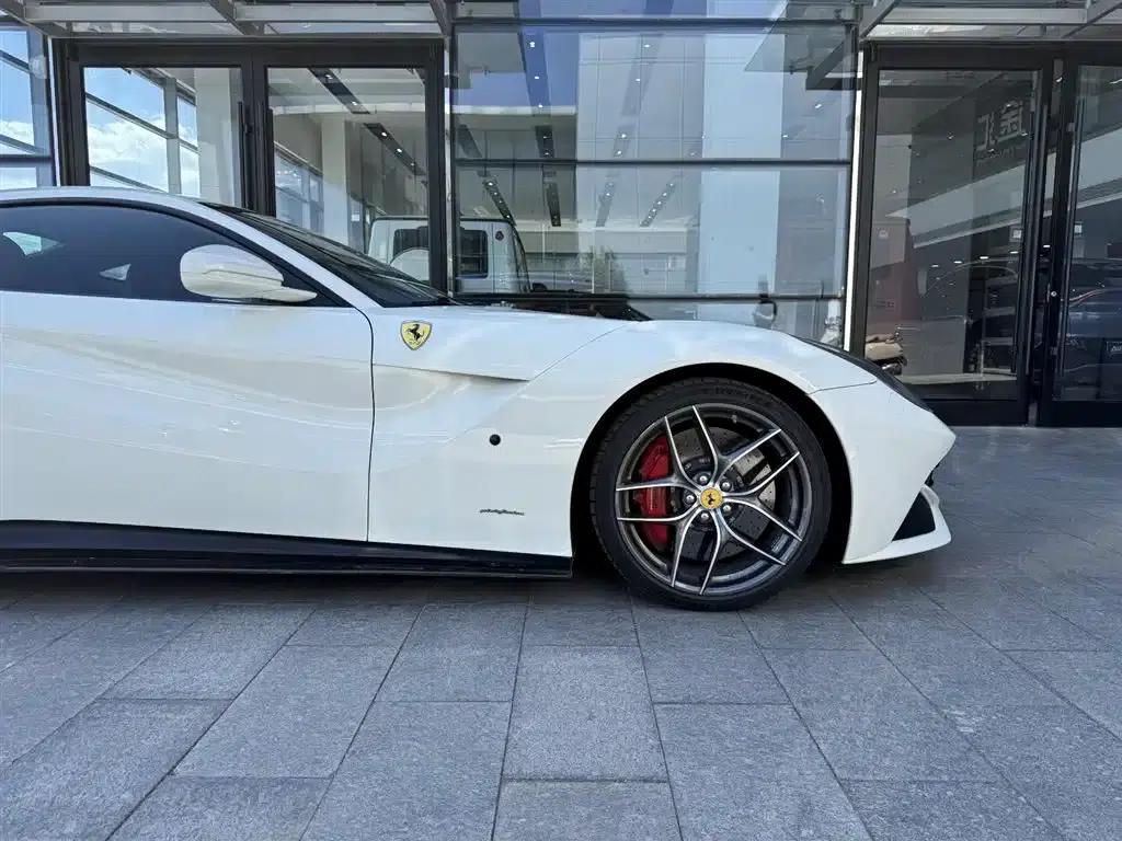 2013 F12berlinetta 6.3L Standard Model — миниатюра 6
