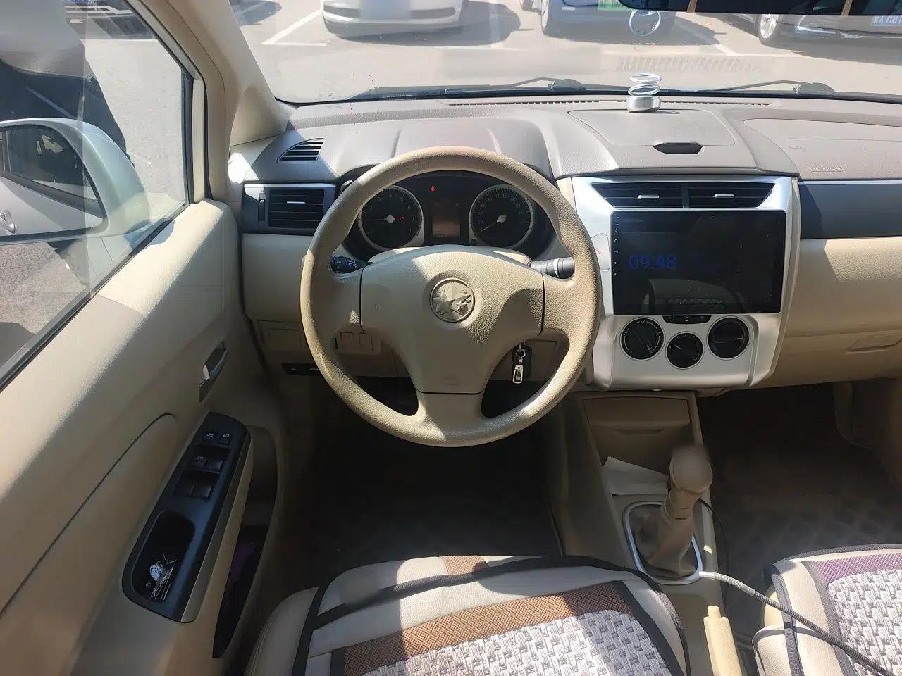 Venucia D50 2012 1.6L Manual Luxury Edition — миниатюра 11