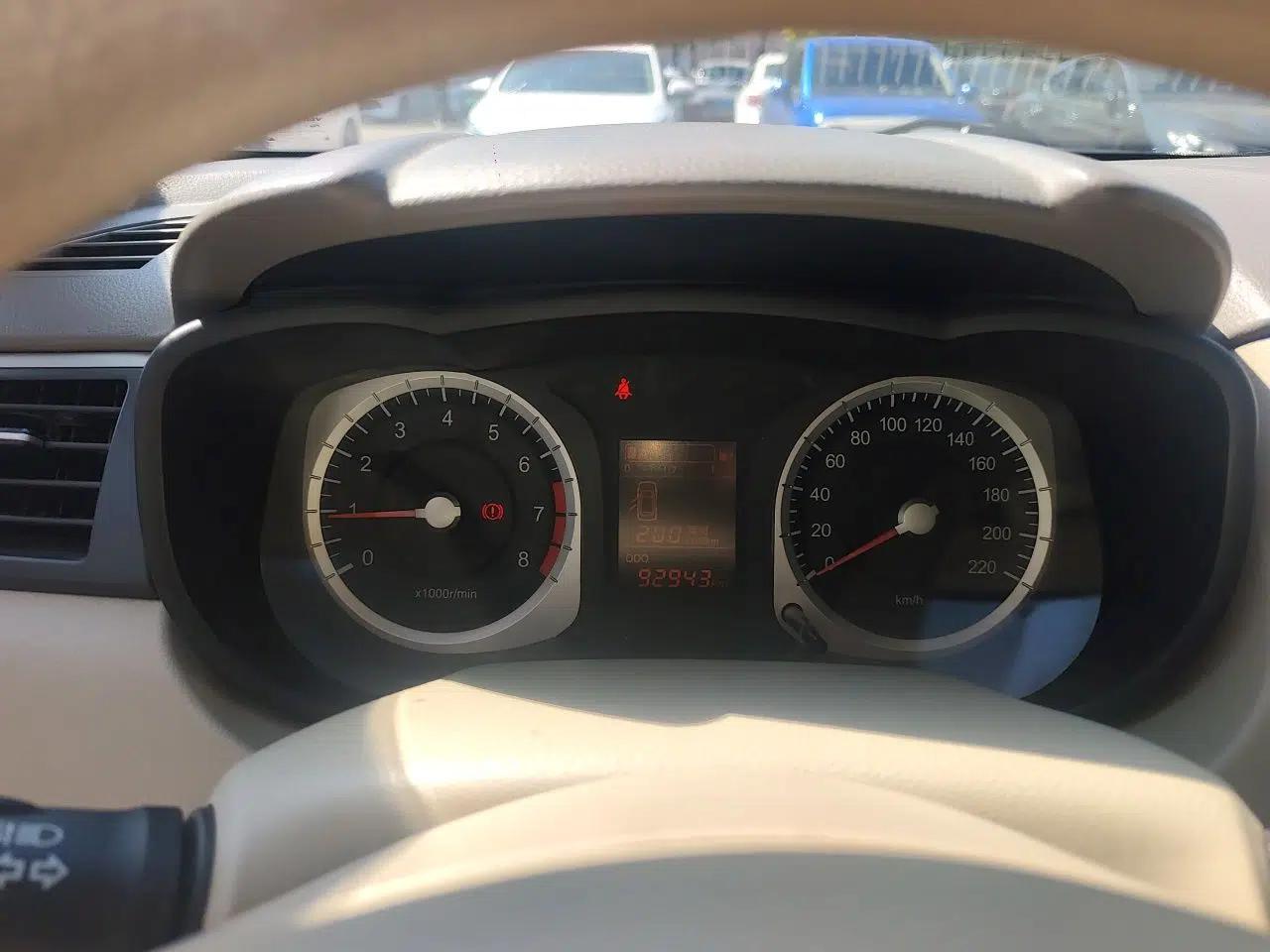 Venucia D50 2012 1.6L Manual Luxury Edition — миниатюра 12