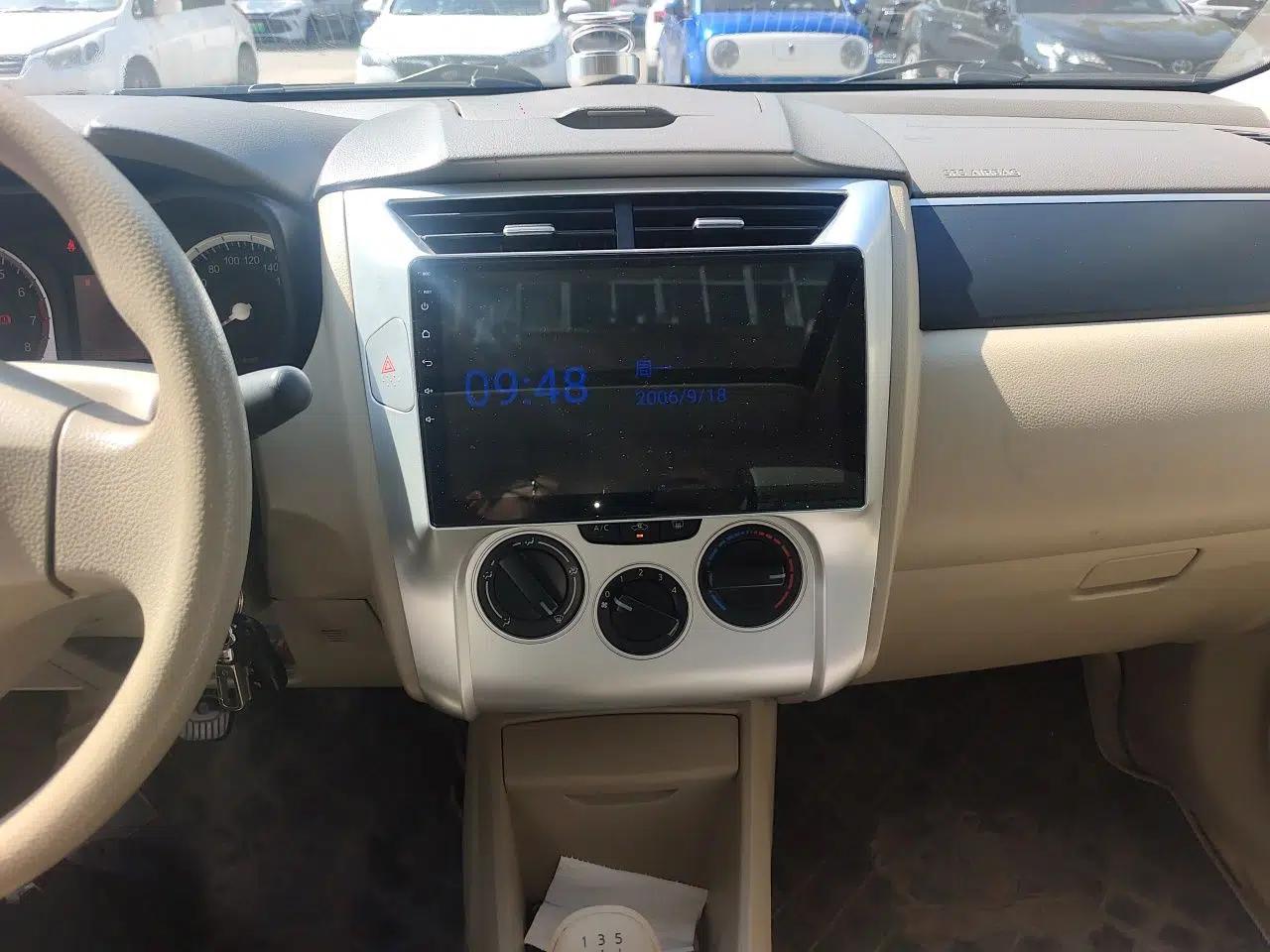 Venucia D50 2012 1.6L Manual Luxury Edition — миниатюра 14